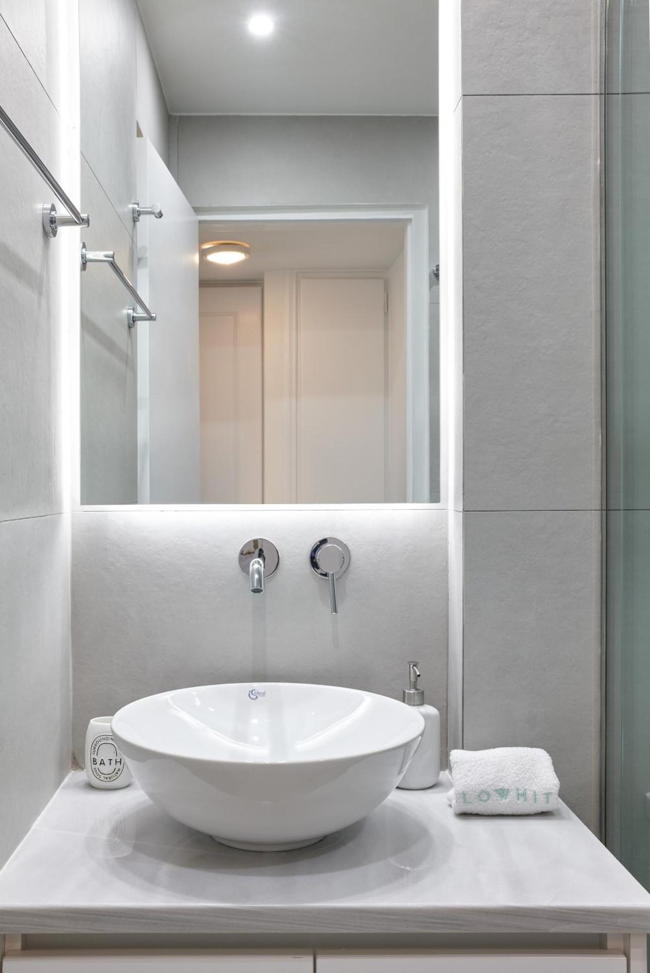 Chic One Bd Apartment With Hilton View Athens Luaran gambar